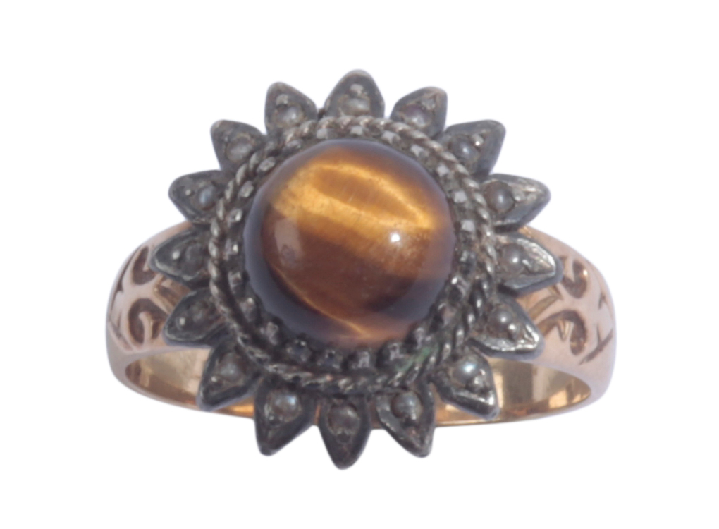 A VICTORIAN TIGER'S EYE RING the