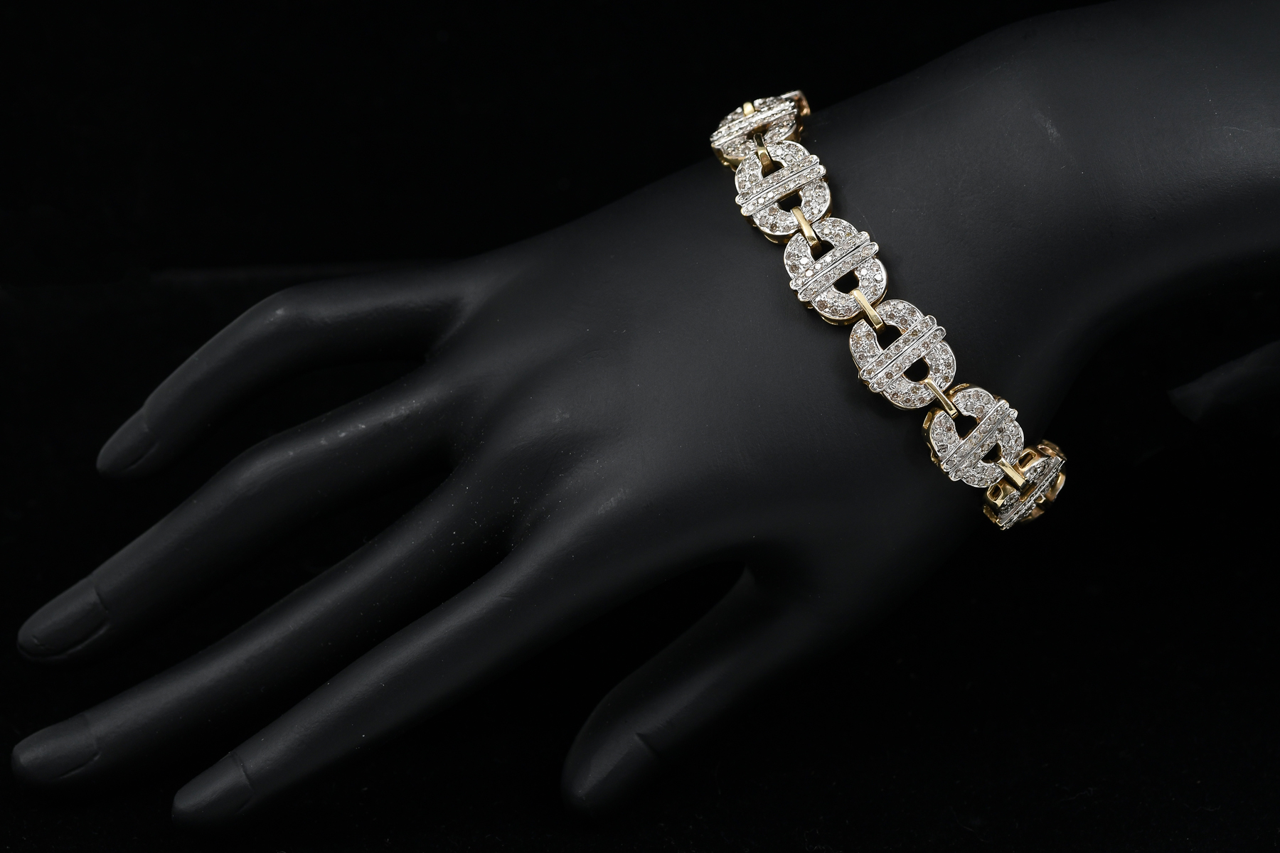 10K GOLD AND DIAMOND BRACELET  30a001