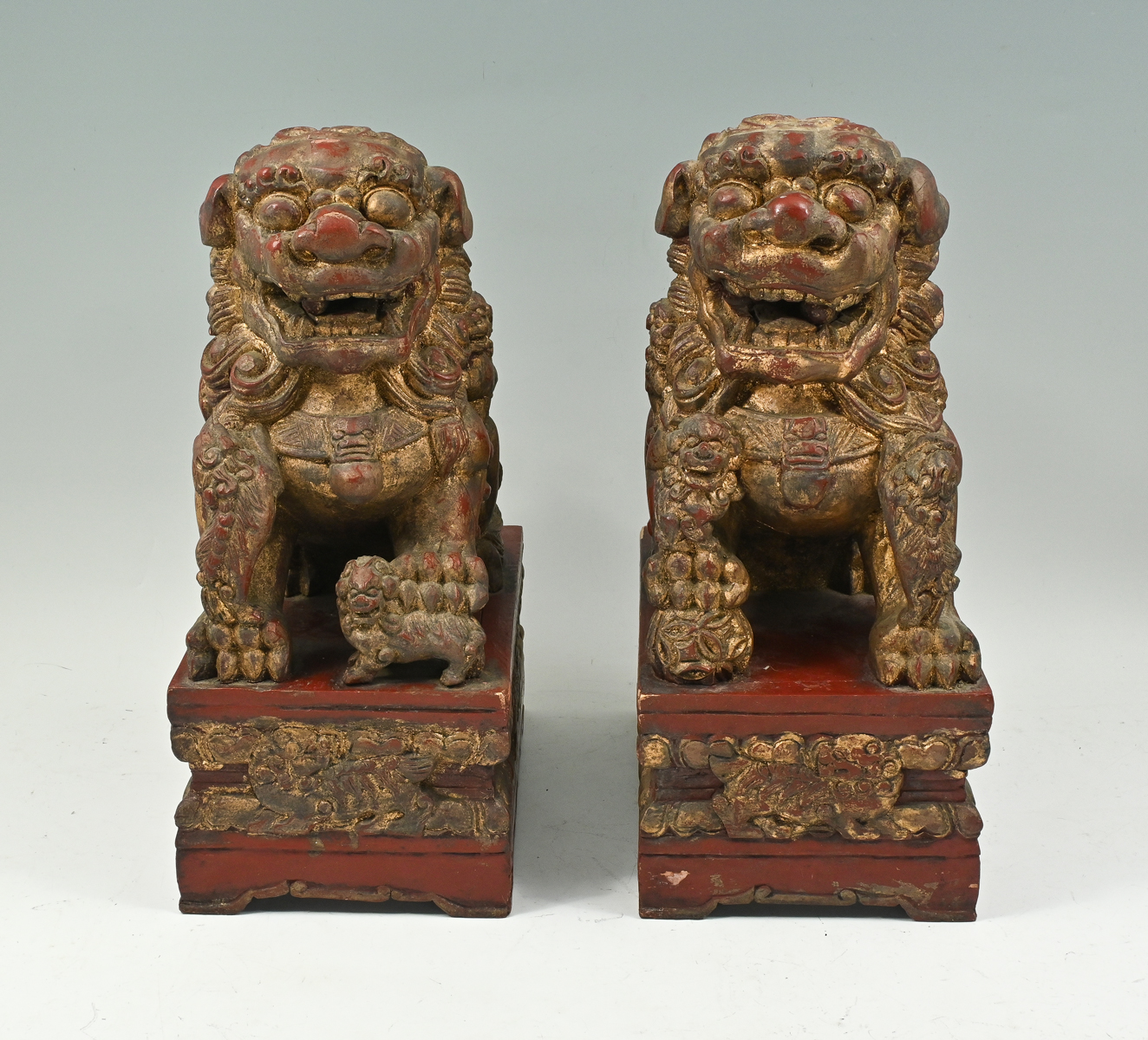 PAIR CARVED GILT CHINESE QING 30a017