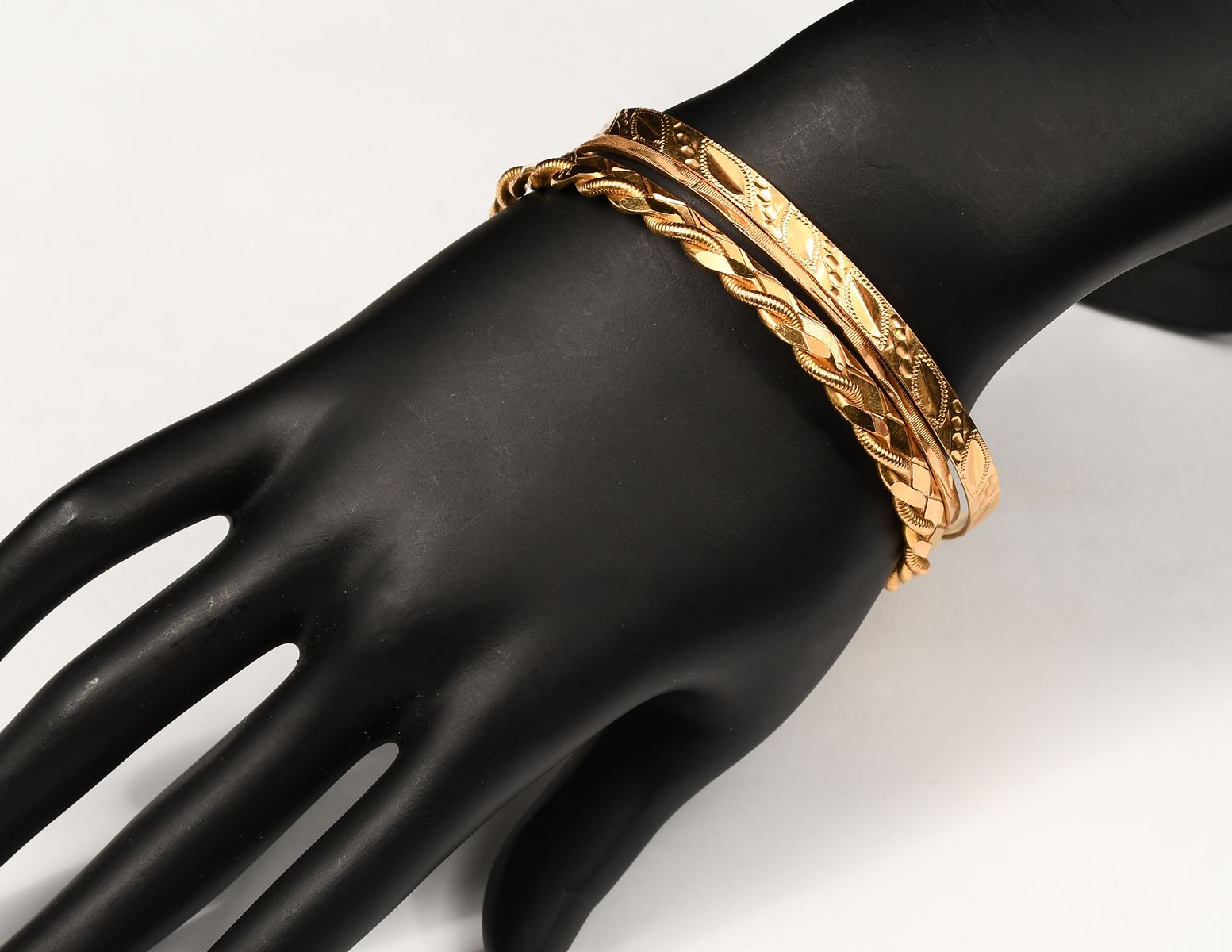 4 COUNT 22K GOLD BANGLES: Four