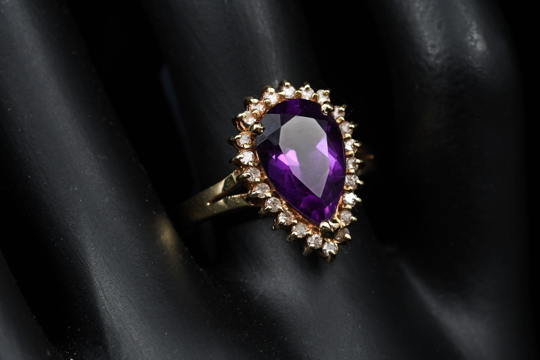 14K AMETHYST AND DIAMOND RING  30a057