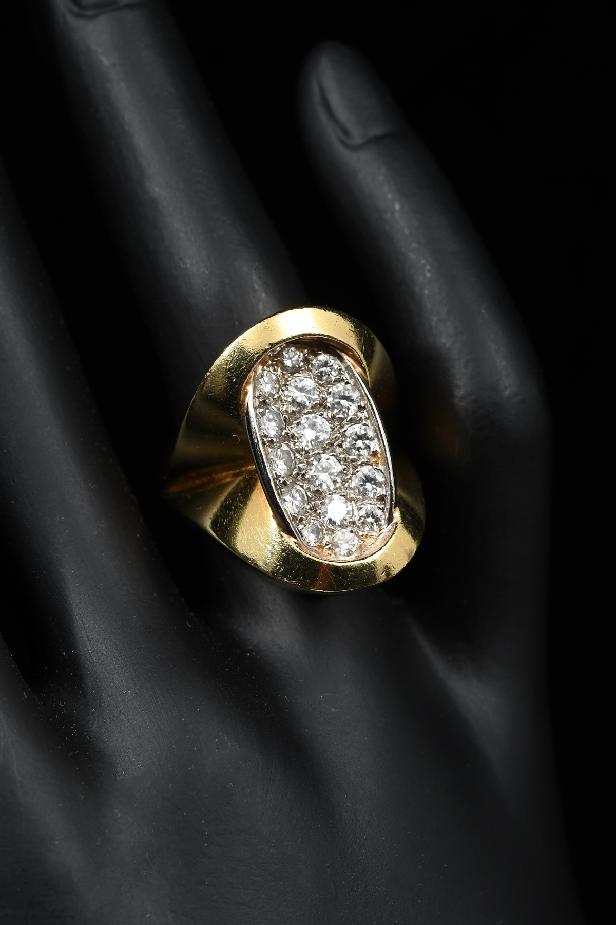 18K YELLOW GOLD AND DIAMOND RING  30a08a