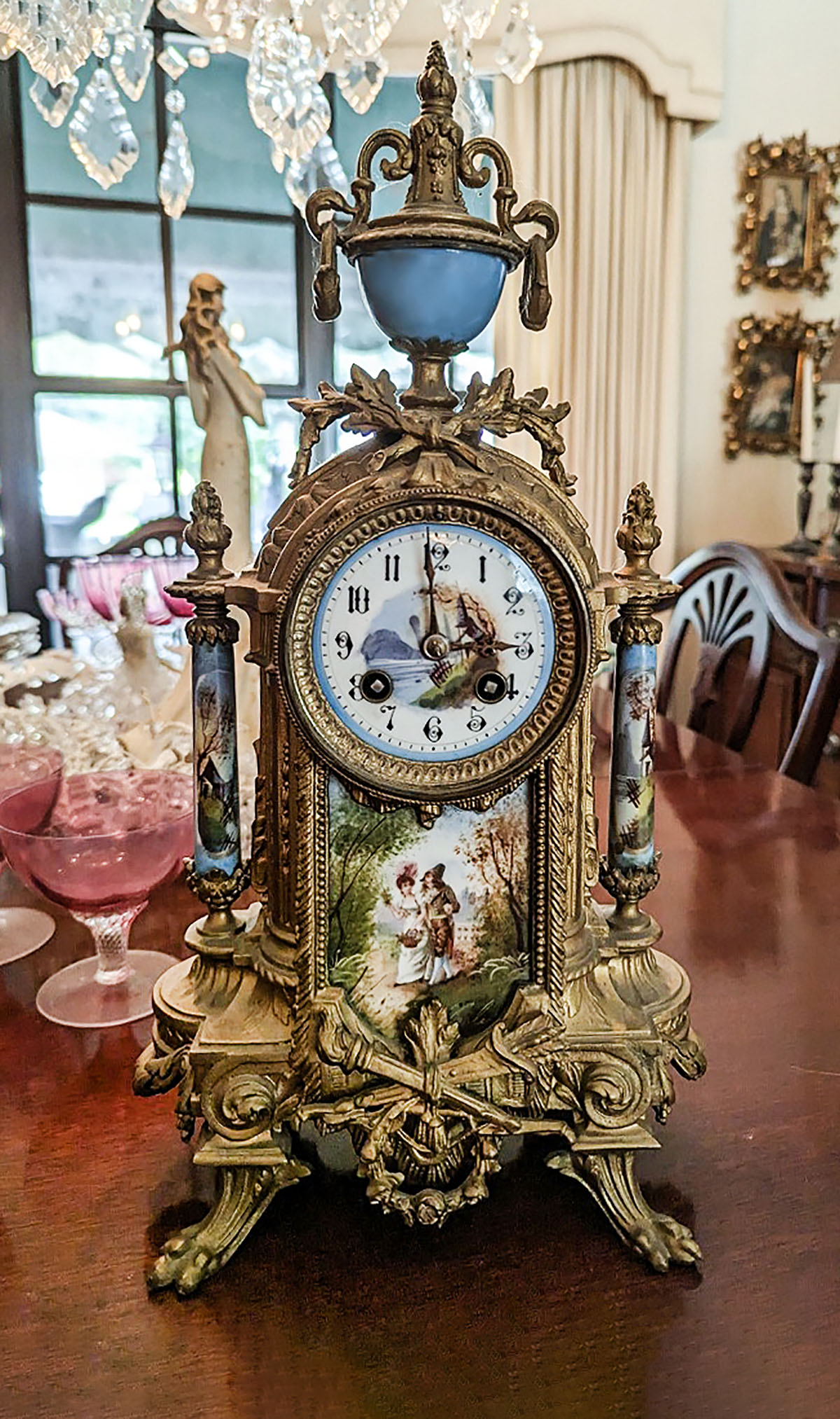 DECORATED PORCELAIN AND BRONZE CLOCK: