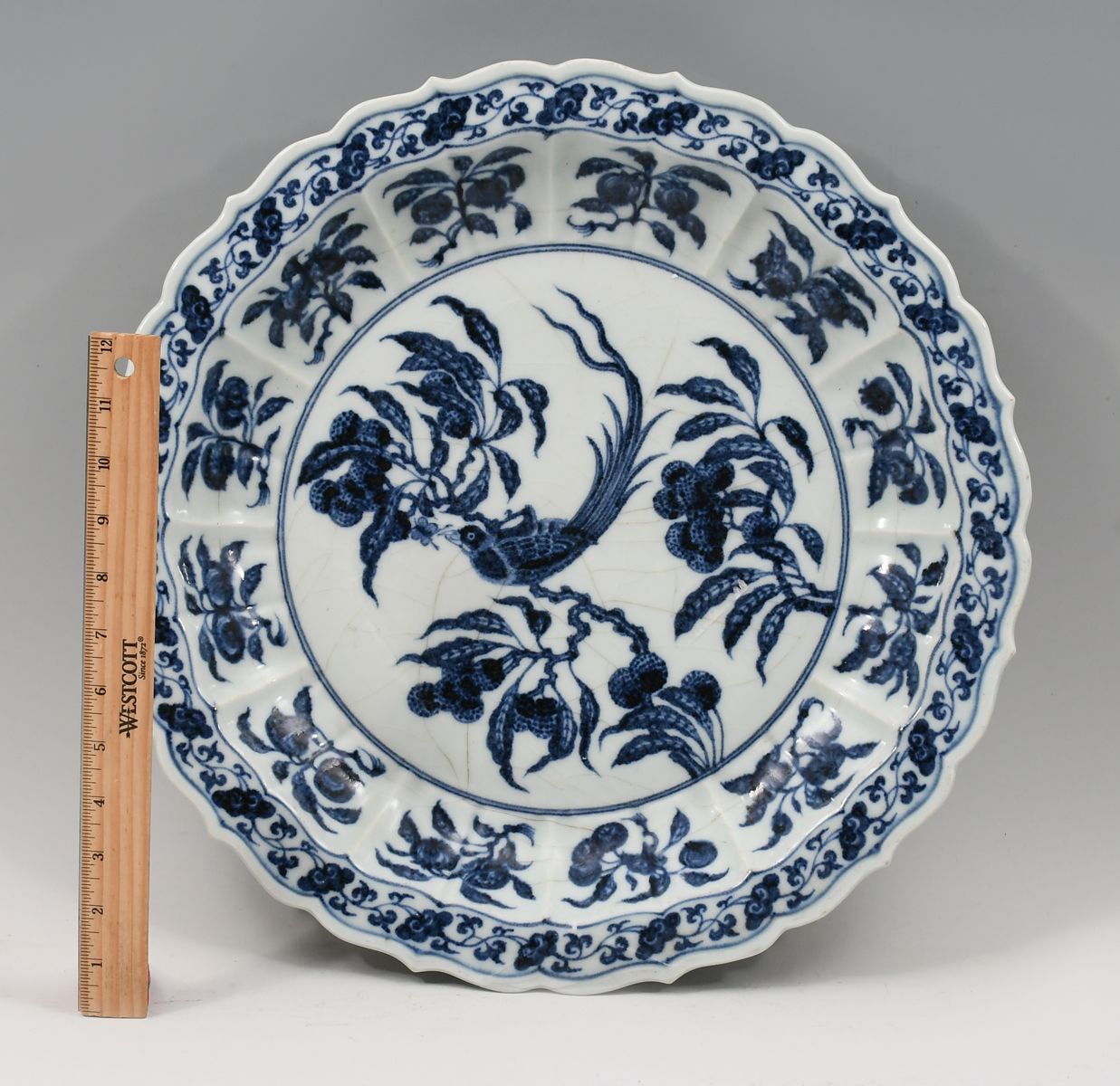 LARGE CHINESE SCALLOPED BLUE AND 30a16e