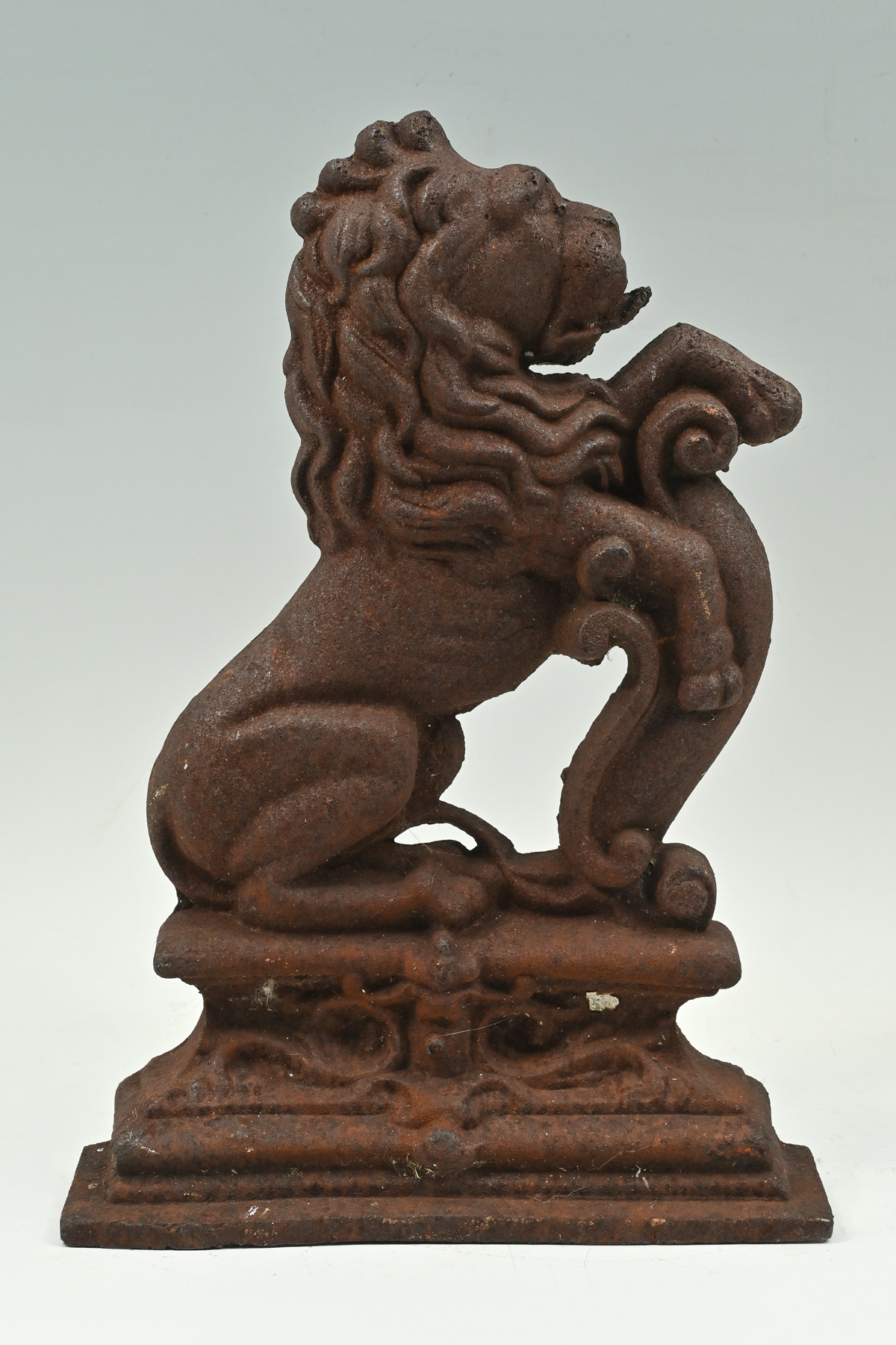 ENGLISH CAST IRON RAMPANT LION