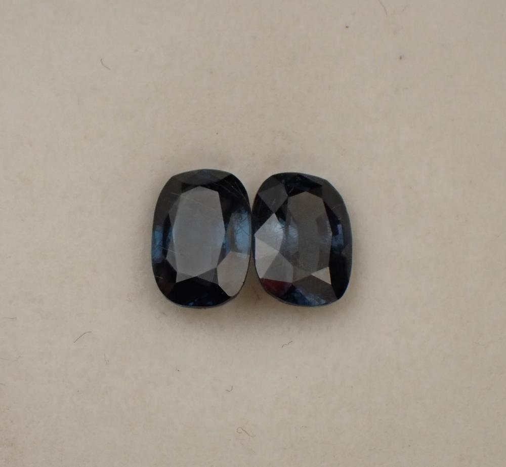 PAIR OF LOOSE COLOR CHANGE GARNETS PAIR 30a2f4