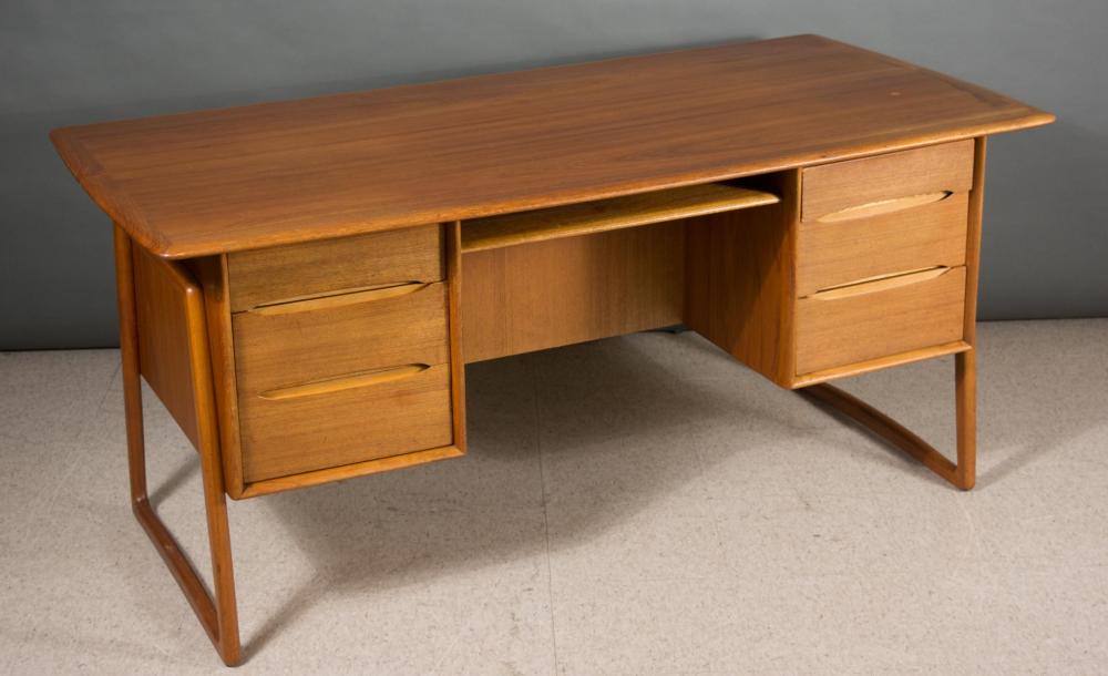 MID-CENTURY MODERN TEAK EXECUTIVE DESKMID-CENTURY