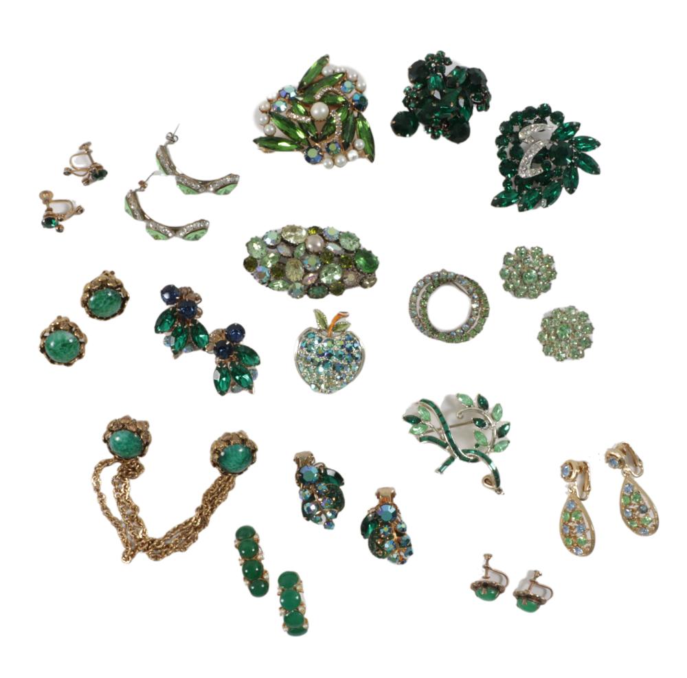 VINTAGE COSTUME JEWELRY GROUP INCLUDING