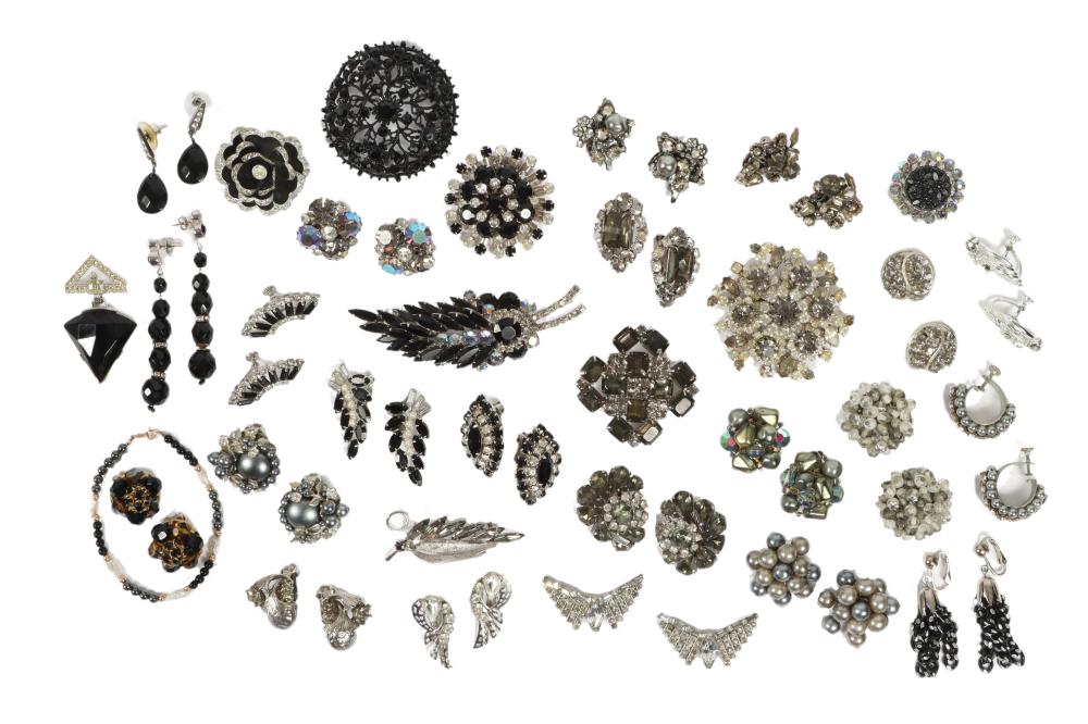 VINTAGE COSTUME JEWELRY GROUP INCLUDING: