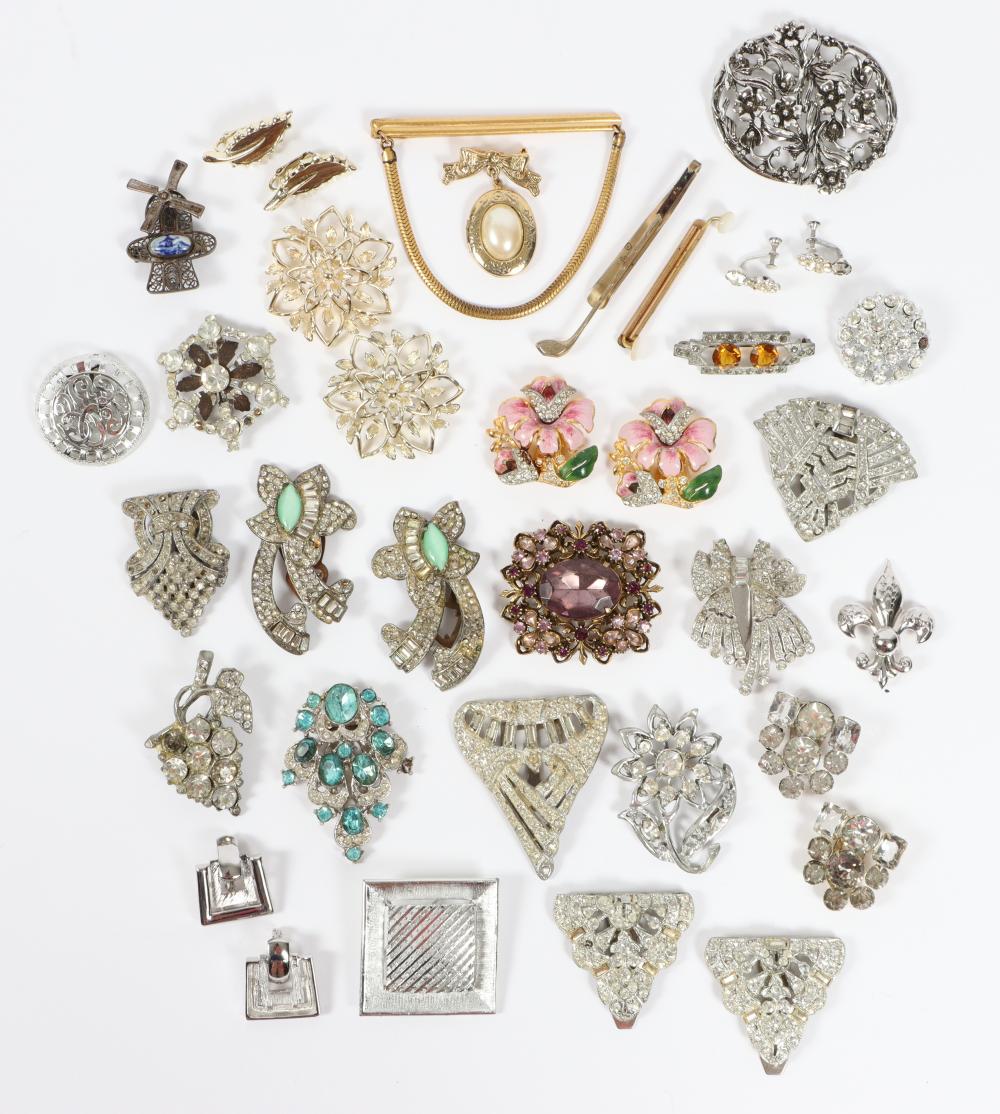 VINTAGE COSTUME JEWELRY GROUP INCLUDING  30a478
