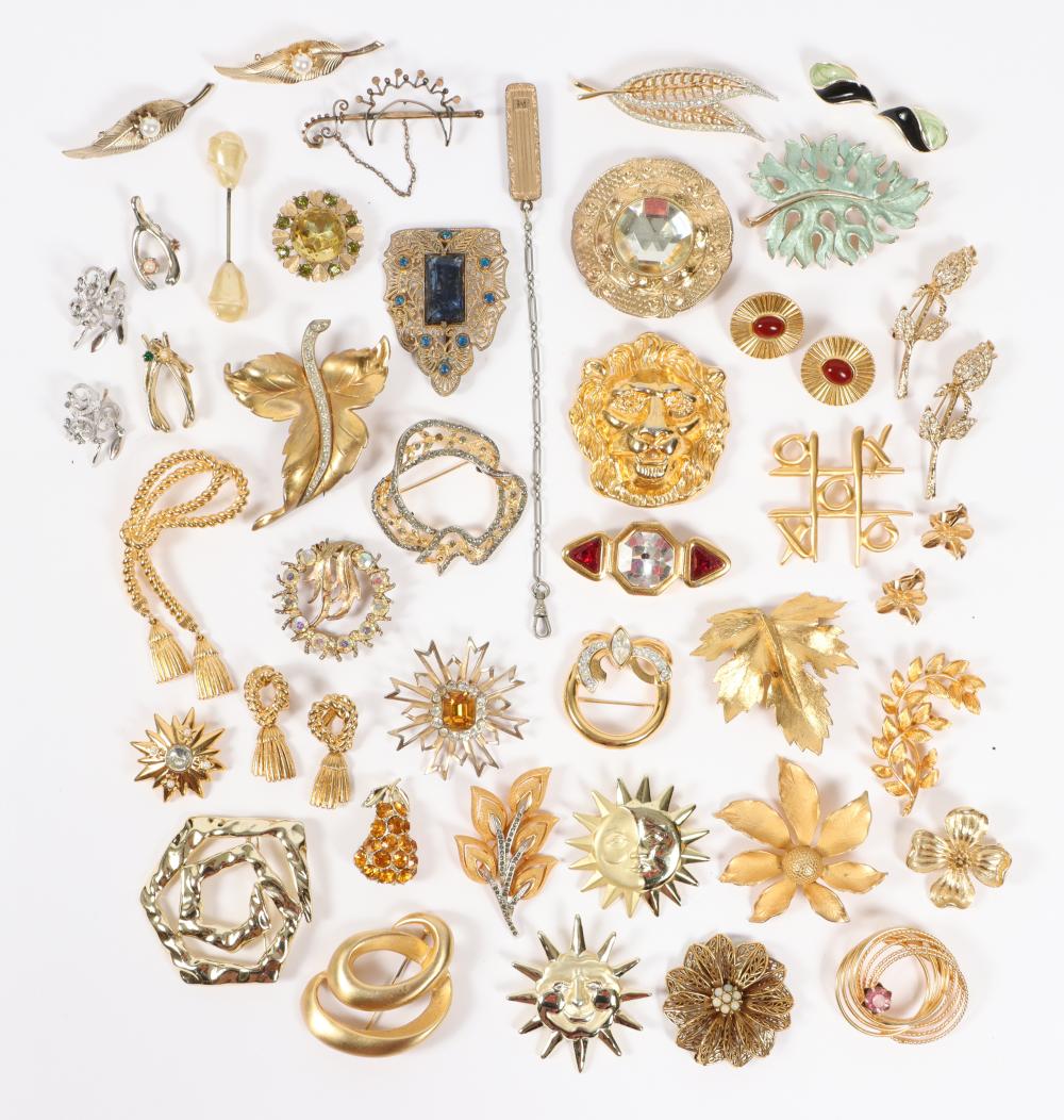 VINTAGE COSTUME JEWELRY GROUP INCLUDING  30a479