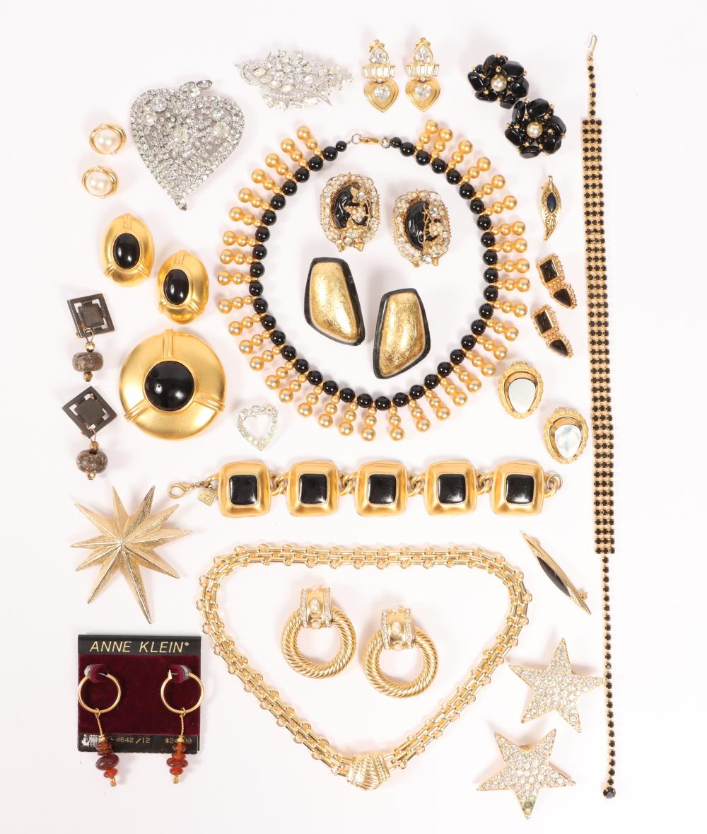 VINTAGE COSTUME JEWELRY GROUP INCLUDING: