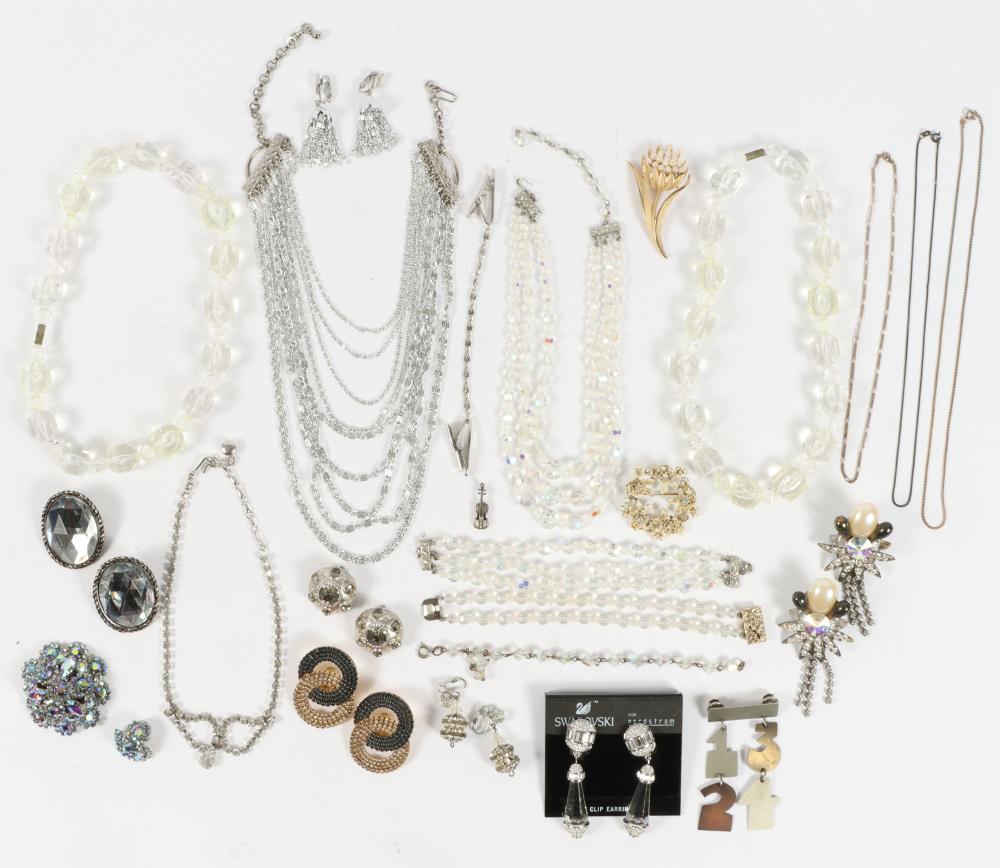 VINTAGE COSTUME JEWELRY GROUP INCLUDING: