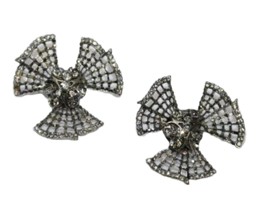 SILVER TONE LARGE OPENWORK BOW 30a583