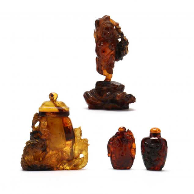 FOUR CHINESE CARVED AMBER ITEMS 30a6fd