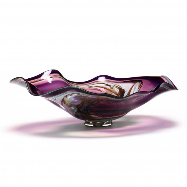 A LARGE ART GLASS CENTERPIECE BOWL,