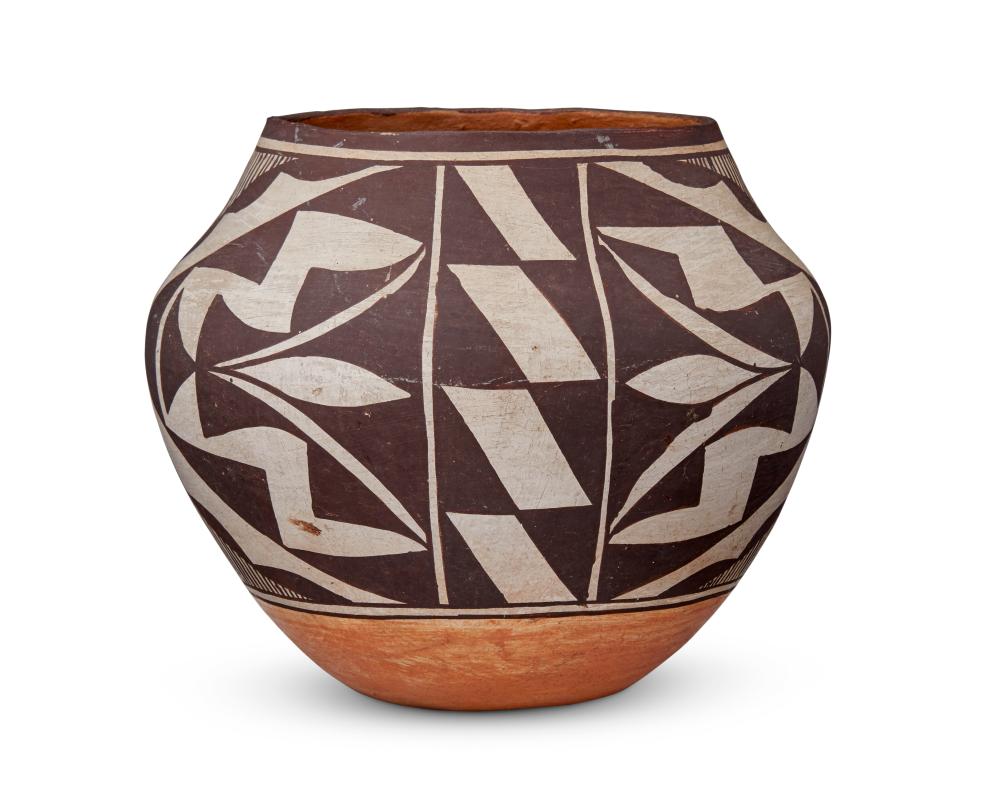 AN ACOMA PUEBLO POTTERY VESSELAn Acoma