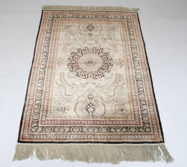 Oriental silk area rug 72 x 48  4ddf3