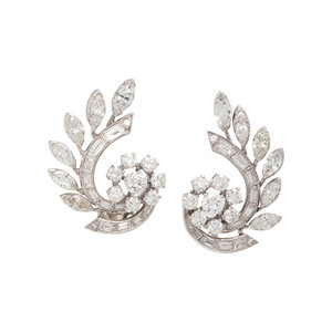 DIAMOND EARCLIPS In a foliate motif  30ace0