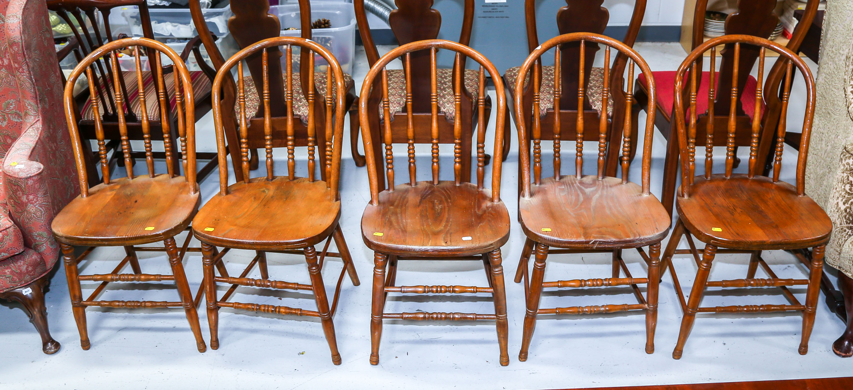 SET OF FIVE HOOPBACK TAVERN CHAIRS 3088dd
