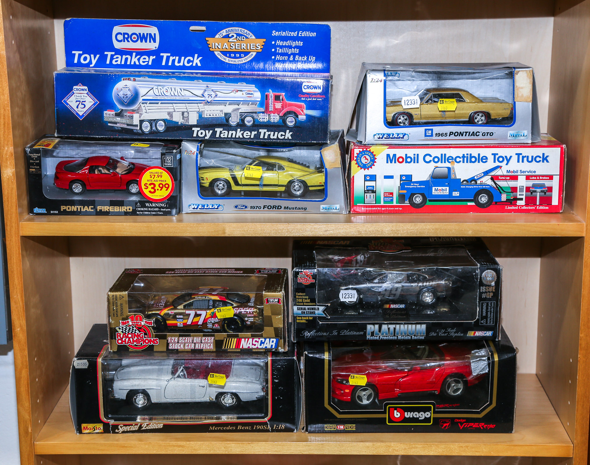 SELECTION OF DIE CAST VEHICLES 3088e8