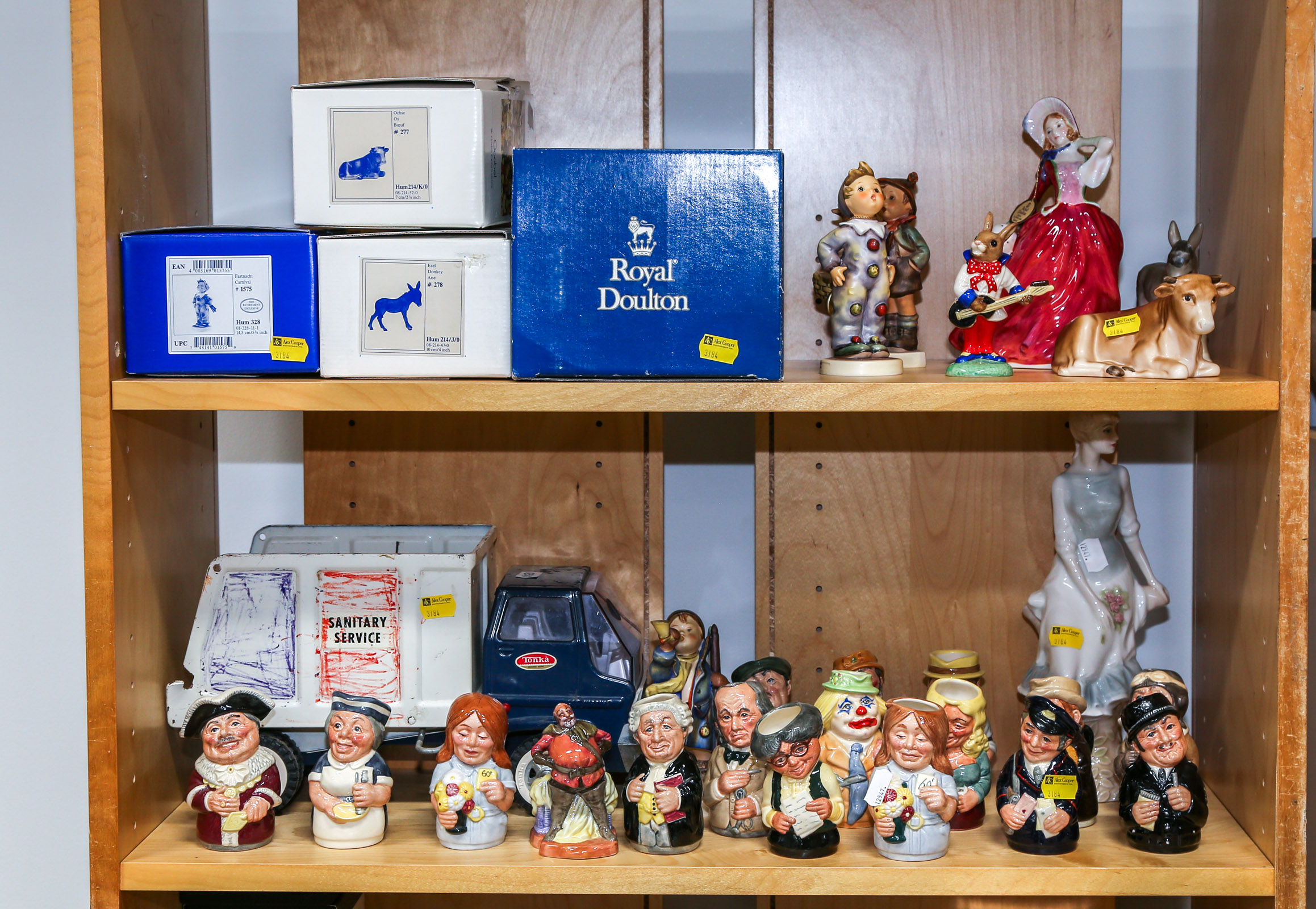 TWO SHELVES OF ASSORTED DECORATIVE