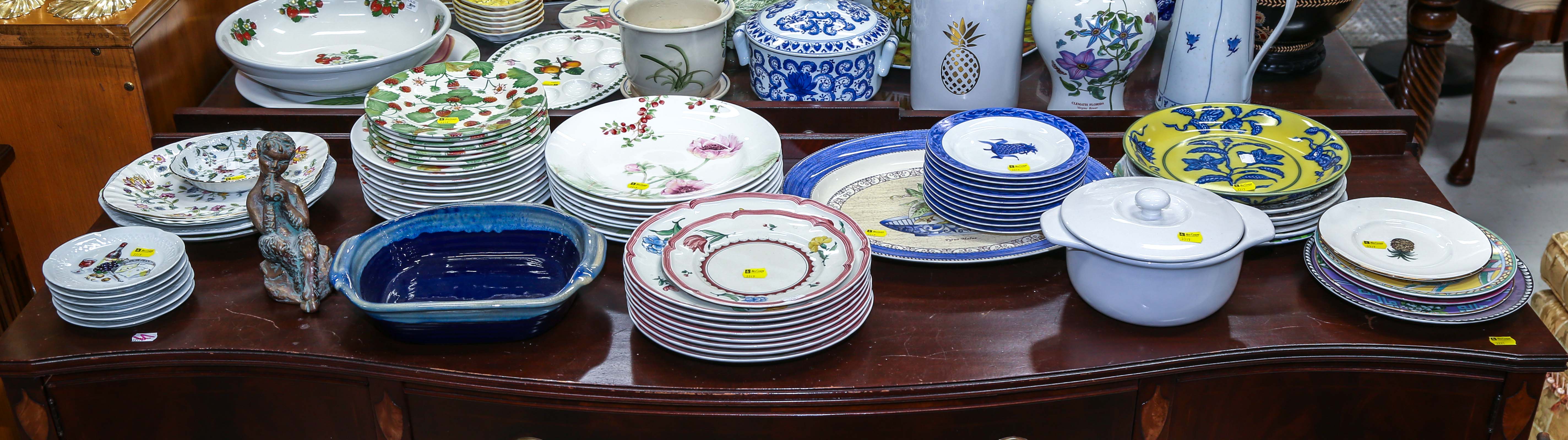 ASSORTMENT OF DECORATIVE DINNERWARE 308982