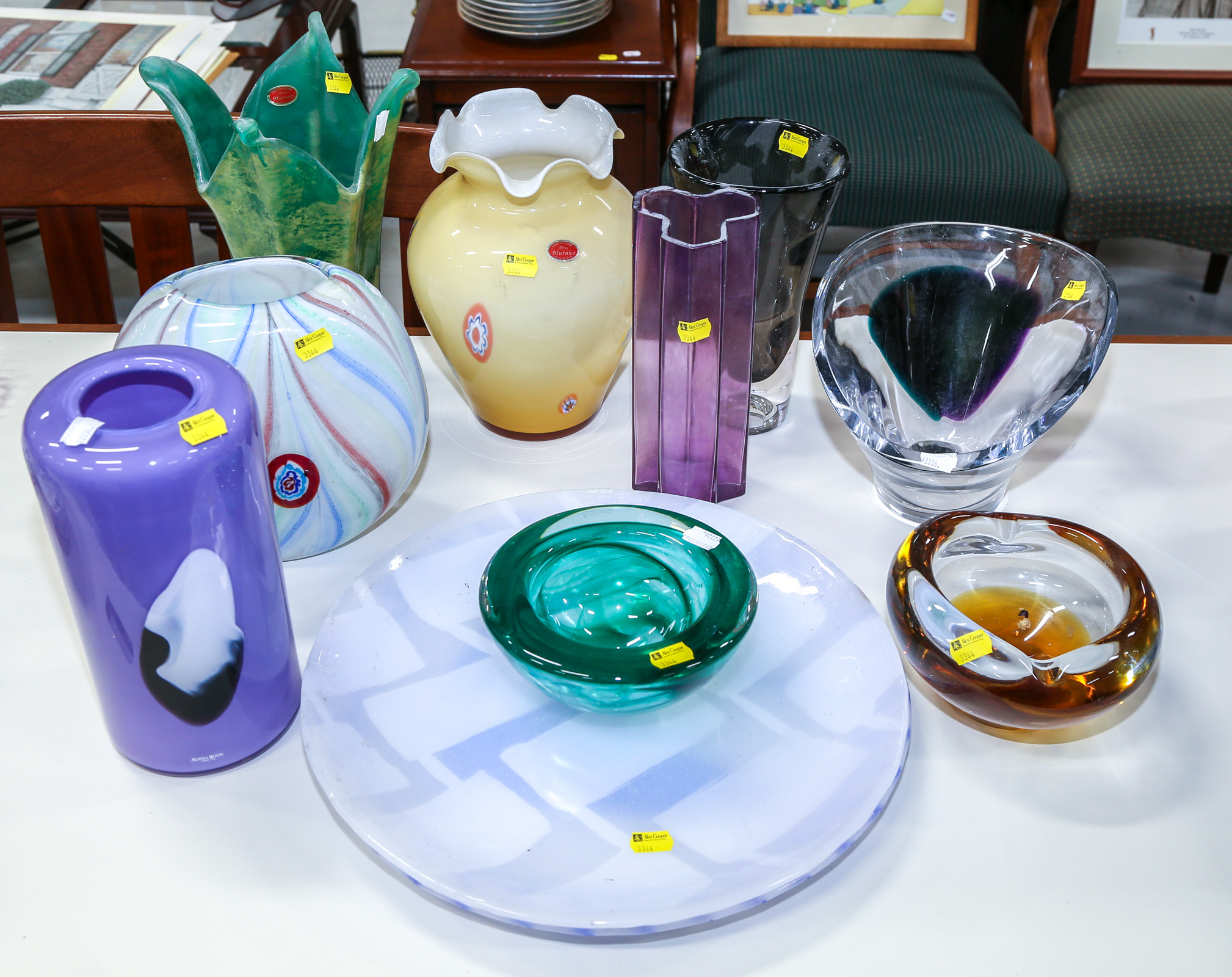 SELECTION OF ART GLASS Comprising 30899b