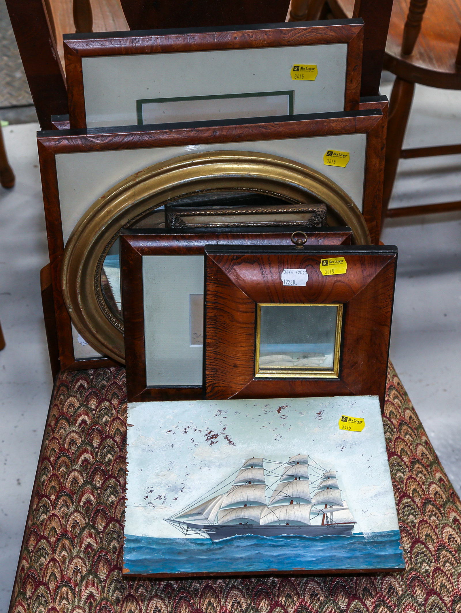 ASSORTMENT OF FRAMED ITEMS FOLK 3089df