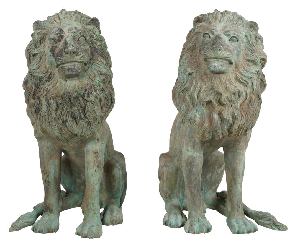 PAIR OF BRONZE SEATED LIONSPair 308bb9