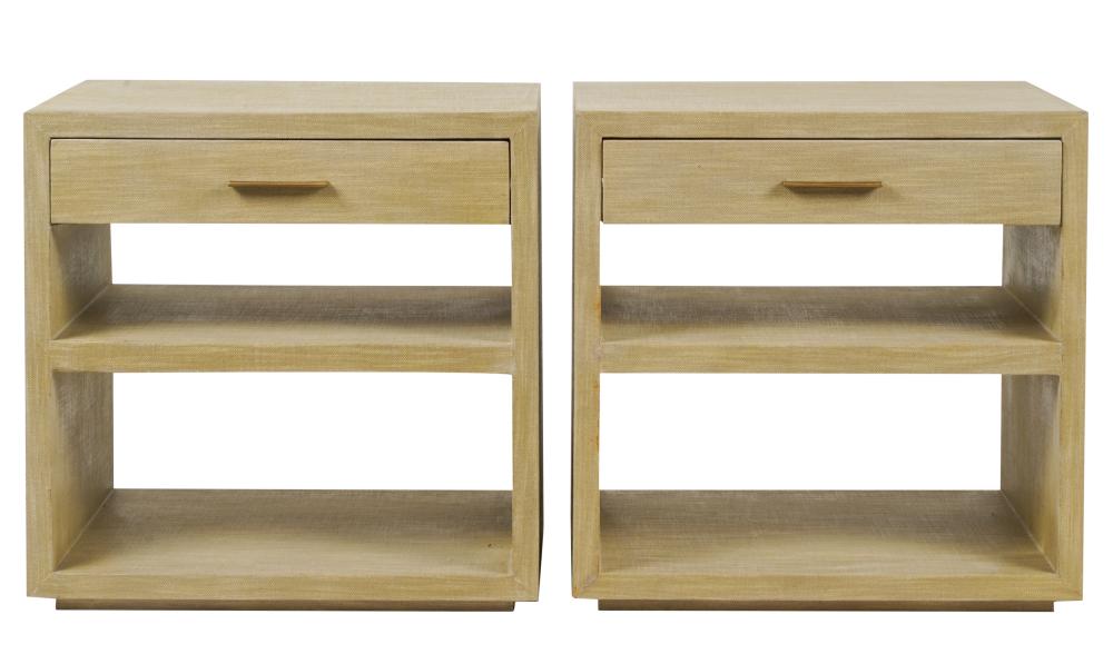 PAIR OF TEXTURED BEDSIDE COMMODESPair 308bd0