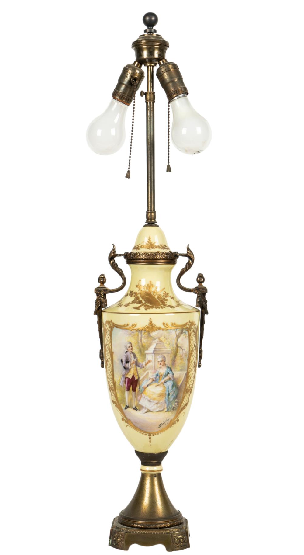 FRENCH PORCELAIN TABLE LAMPFrench