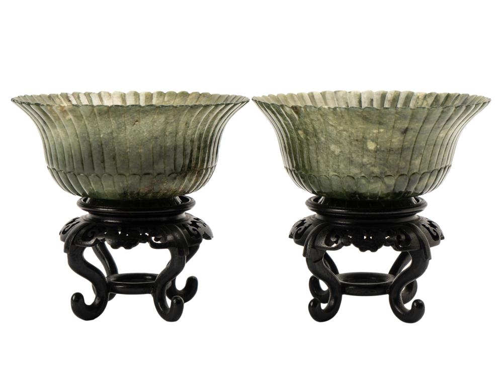 PAIR OF CHINESE SPINACH JADE BOWLS 308c9d