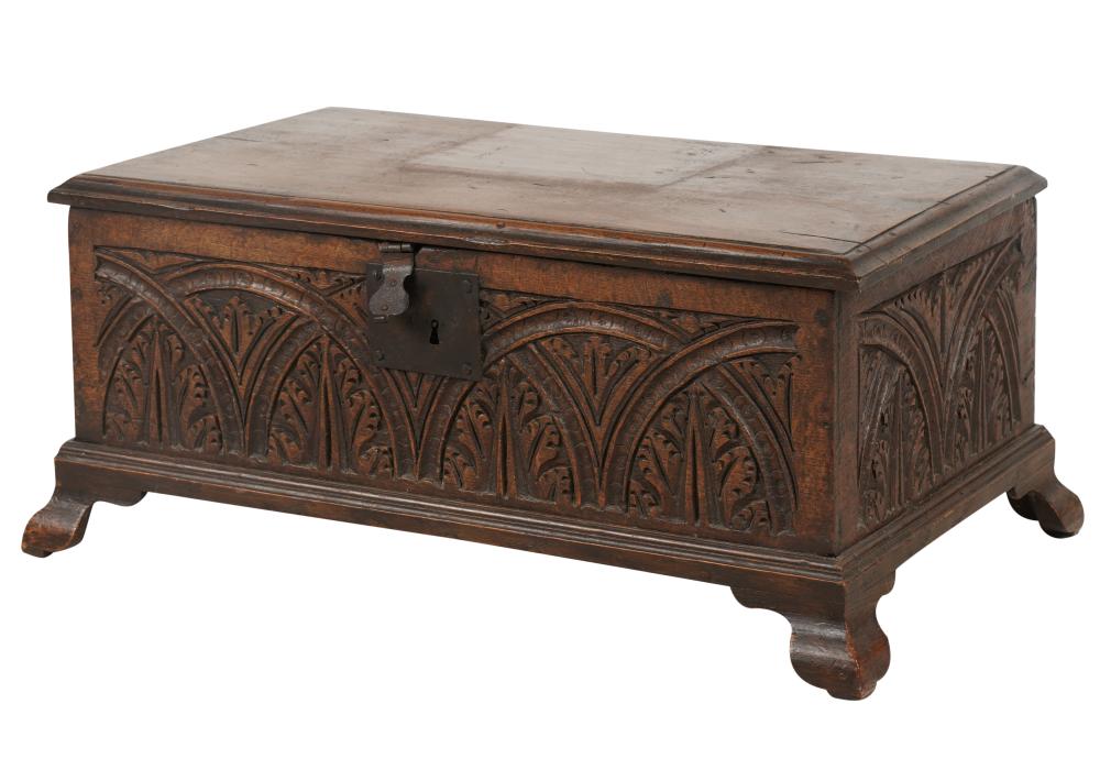 LOW CARVED AND HINGED TRUNKLow