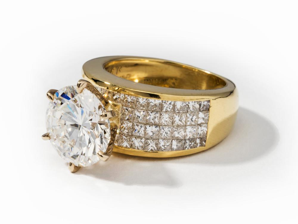 18 KARAT YELLOW GOLD DIAMOND RING18