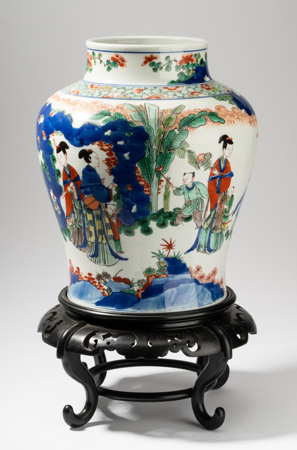 CHINESE POLYCHROMED PORCELAIN JARChinese 308f72