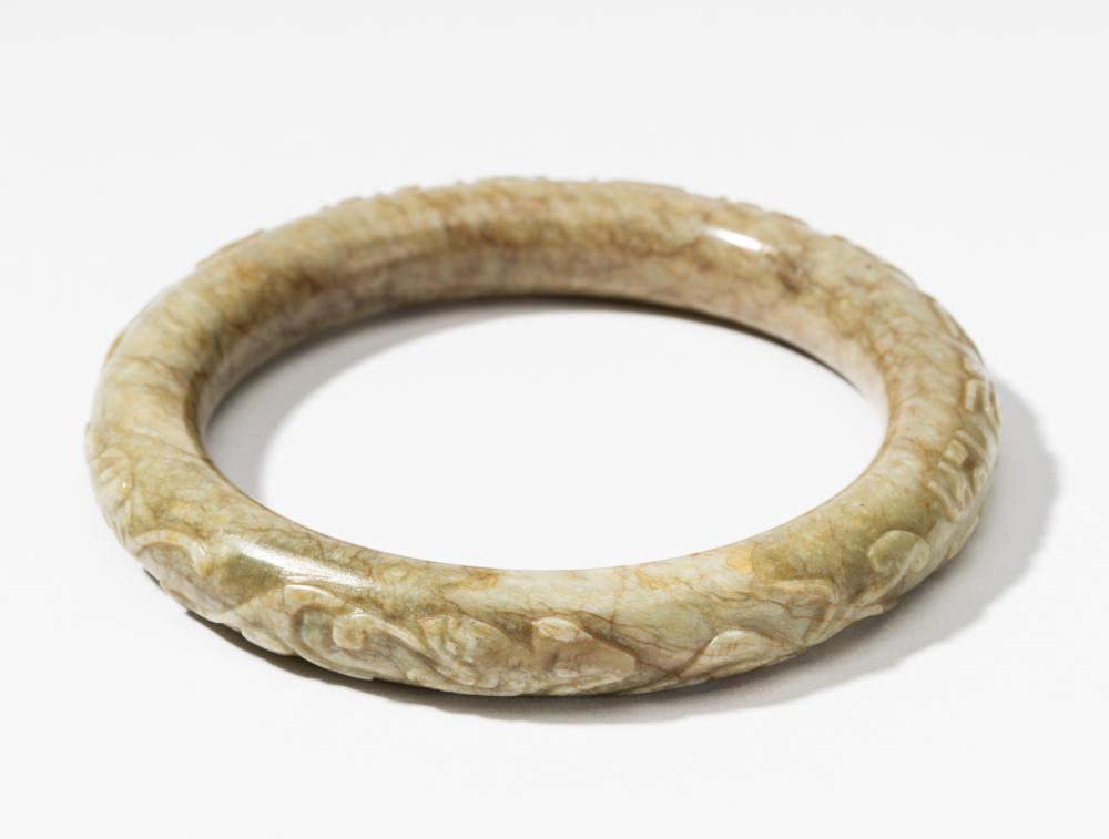 CHINESE CARVED MINERAL BANGLE BRACELETChinese