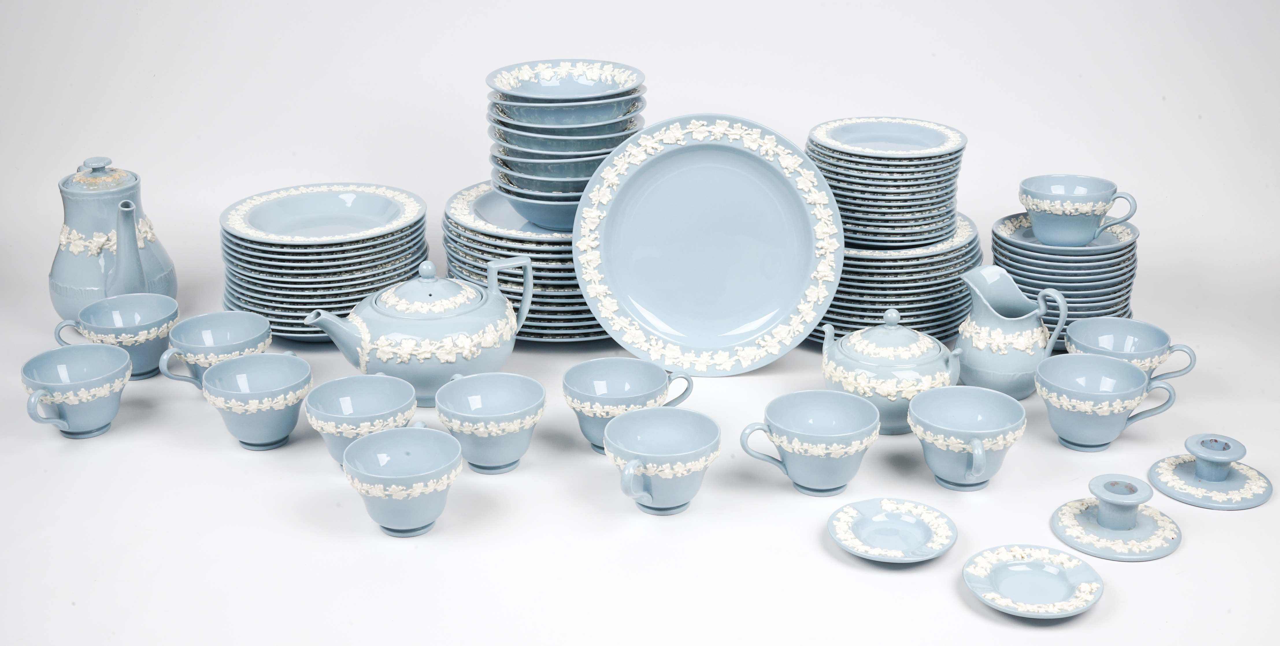 (101) Pcs Wedgwood porcelain dinnerware,