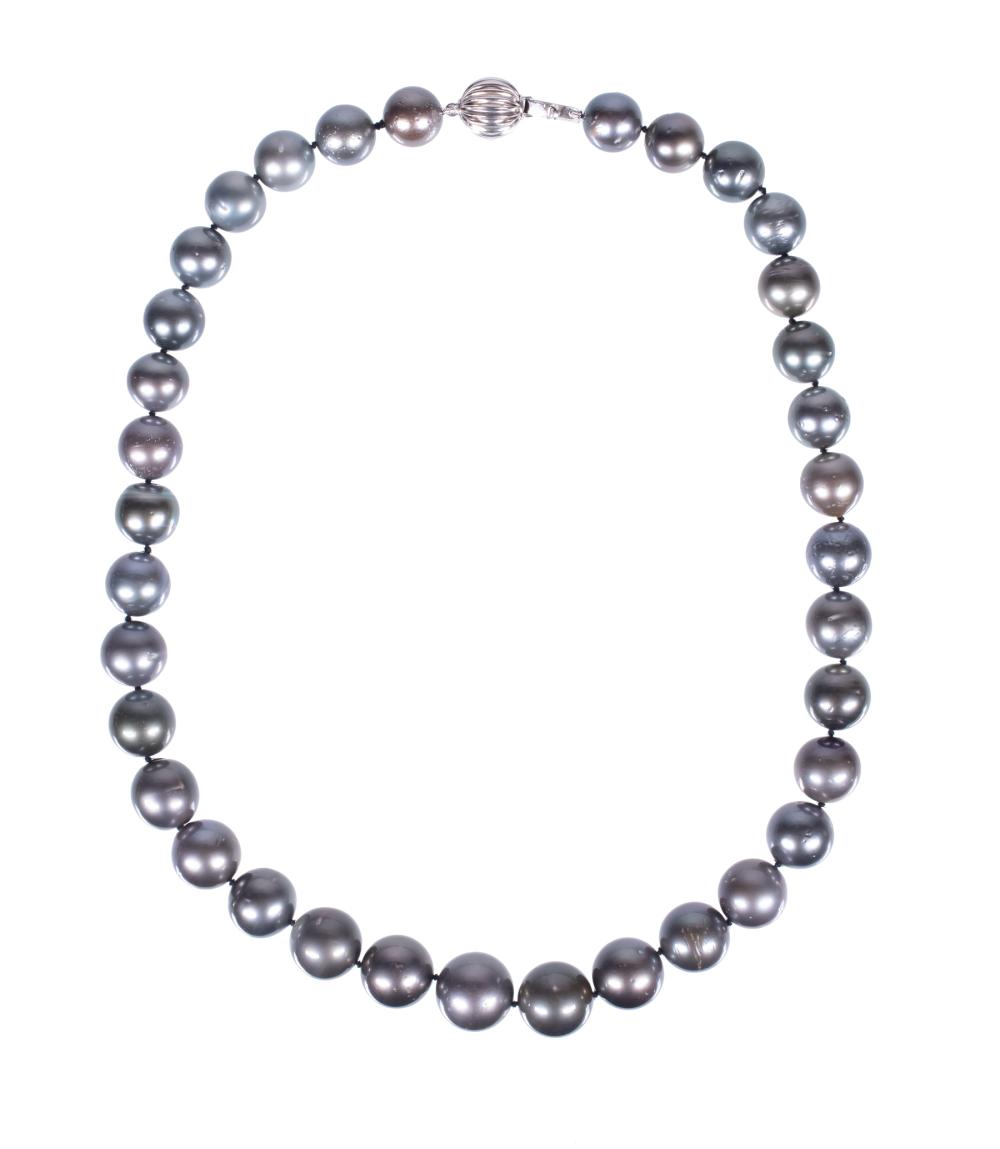 WHITE GOLD AND TAHITIAN PEARL NECKLACE14 30928c