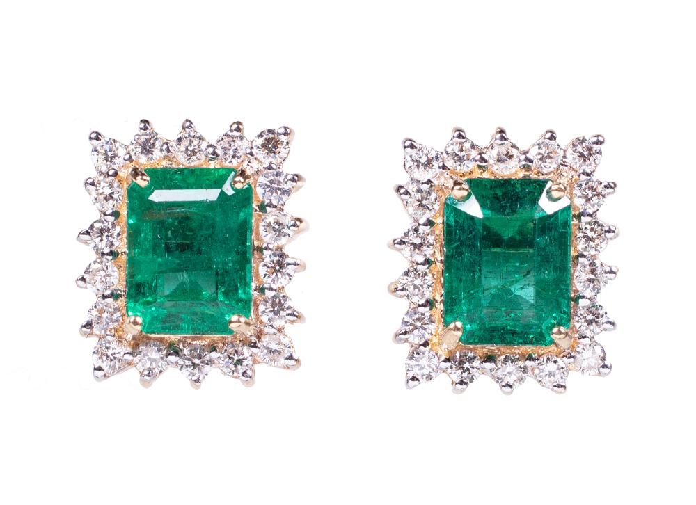 18 KT YELLOW GOLD EMERALD AND 3092af