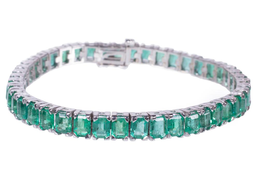 18 KT WHITE GOLD AND EMERALD BRACELET18 3092b9