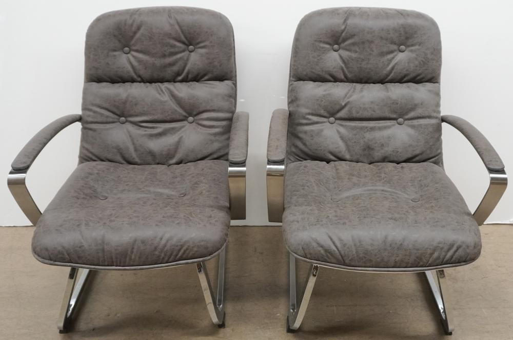 PAIR OF MODERNIST CANTILEVER UPHOLSTERED 30947e