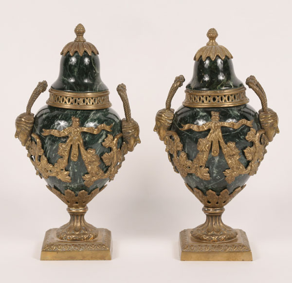 A pair of marble pedestal urns 4dfc9