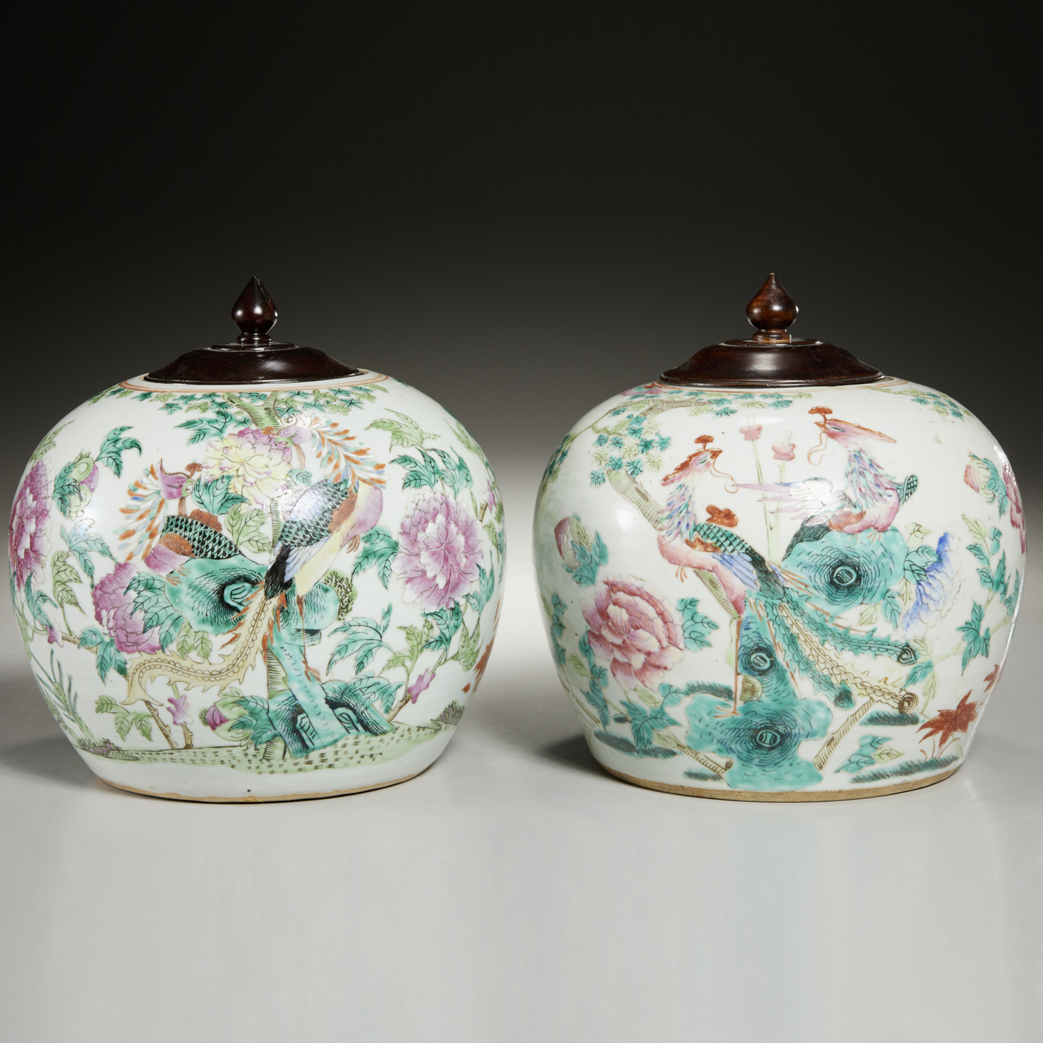 PAIR CHINESE FAMILLE ROSE LIDDED 30bece