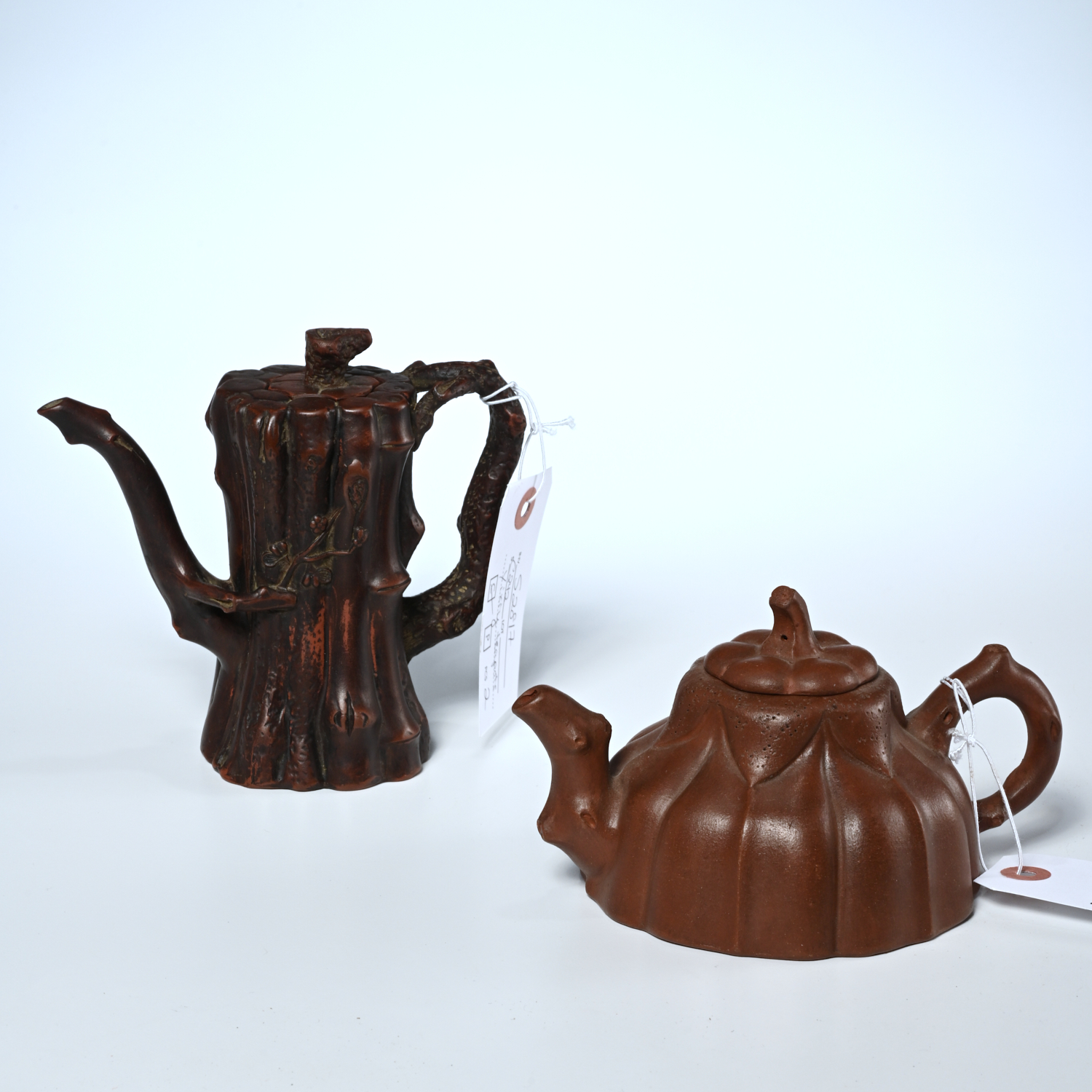  2 CHINESE YIXING TEAPOTS 20th 30c032