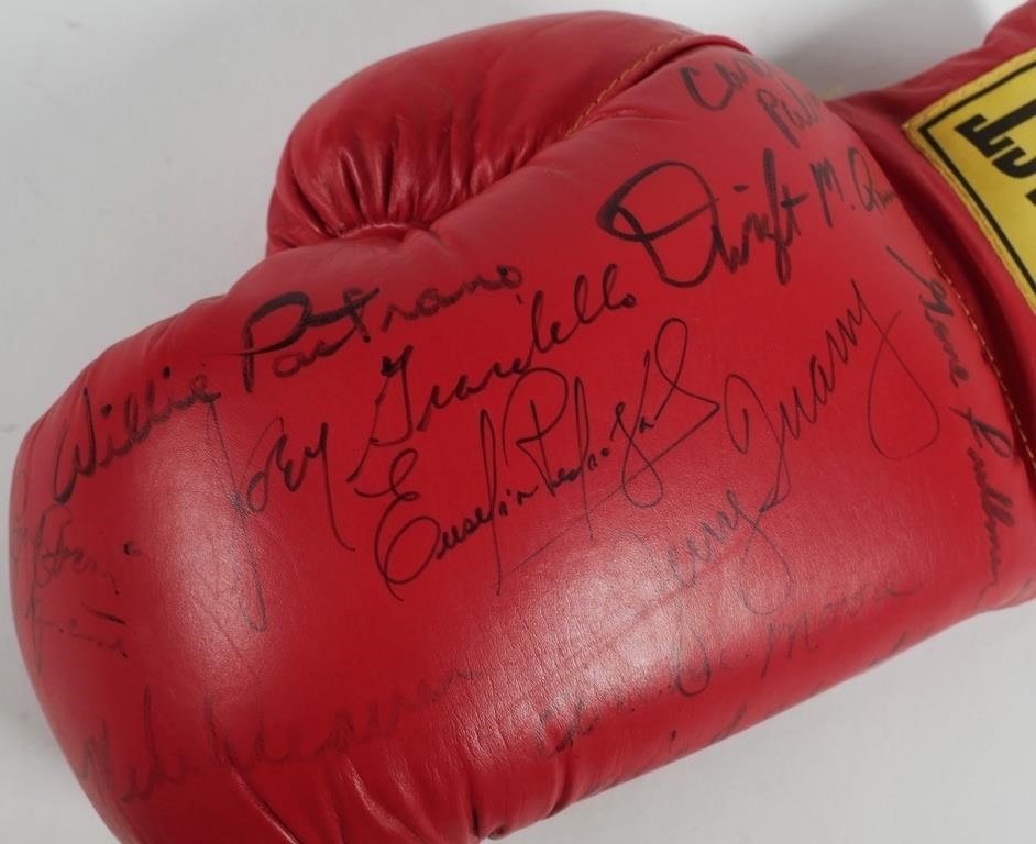 BOXING GLOVE SIGNED QUARRY MOORE