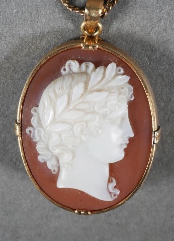 ANTIQUE CARVED CAMEO NECKLACEMounted 30c0a9