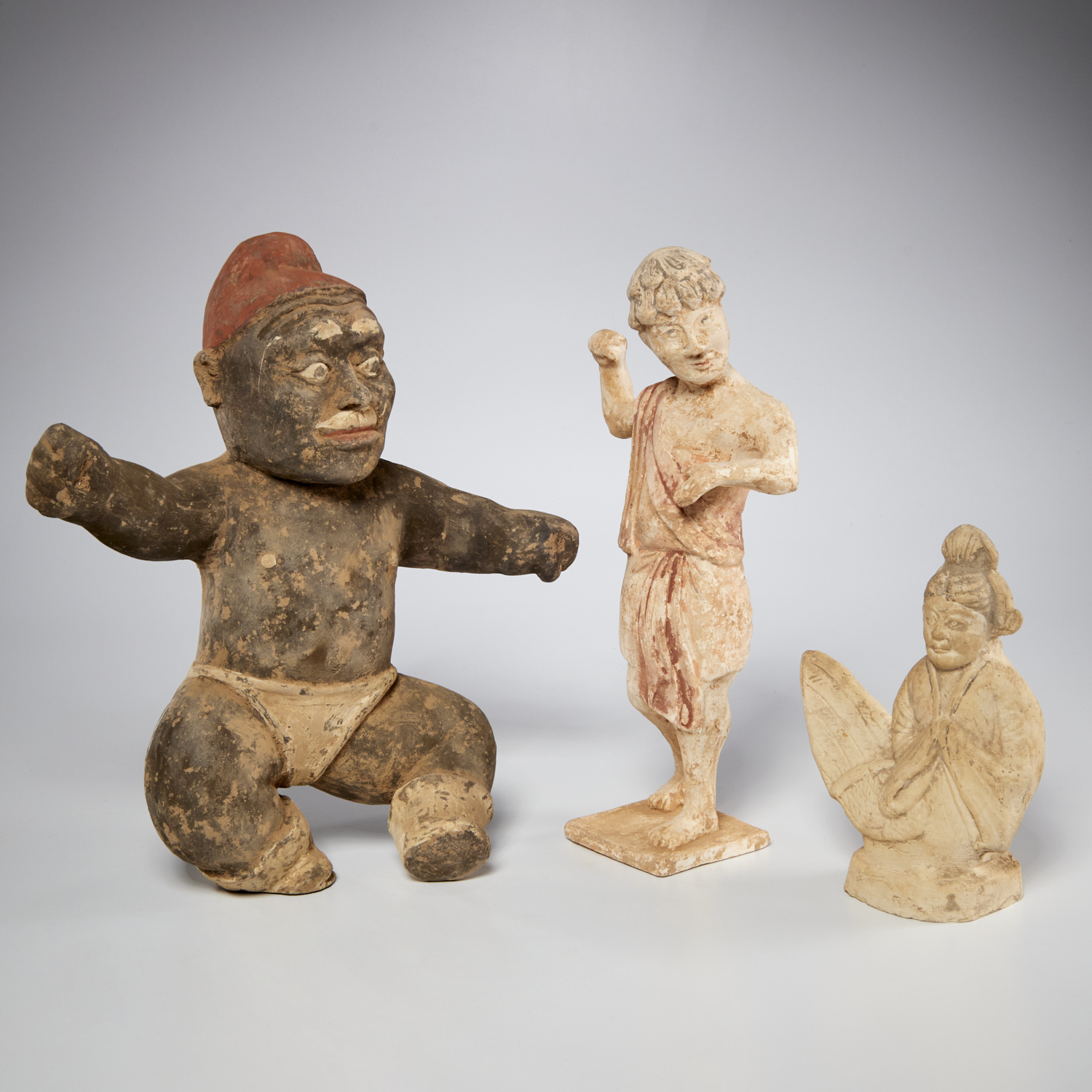  3 CHINESE HAN STYLE POTTERY FIGURES 30c0d3