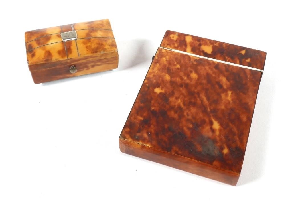  2 ANTIQUE TORTOISE SHELL BOXESTwo 30c0e5