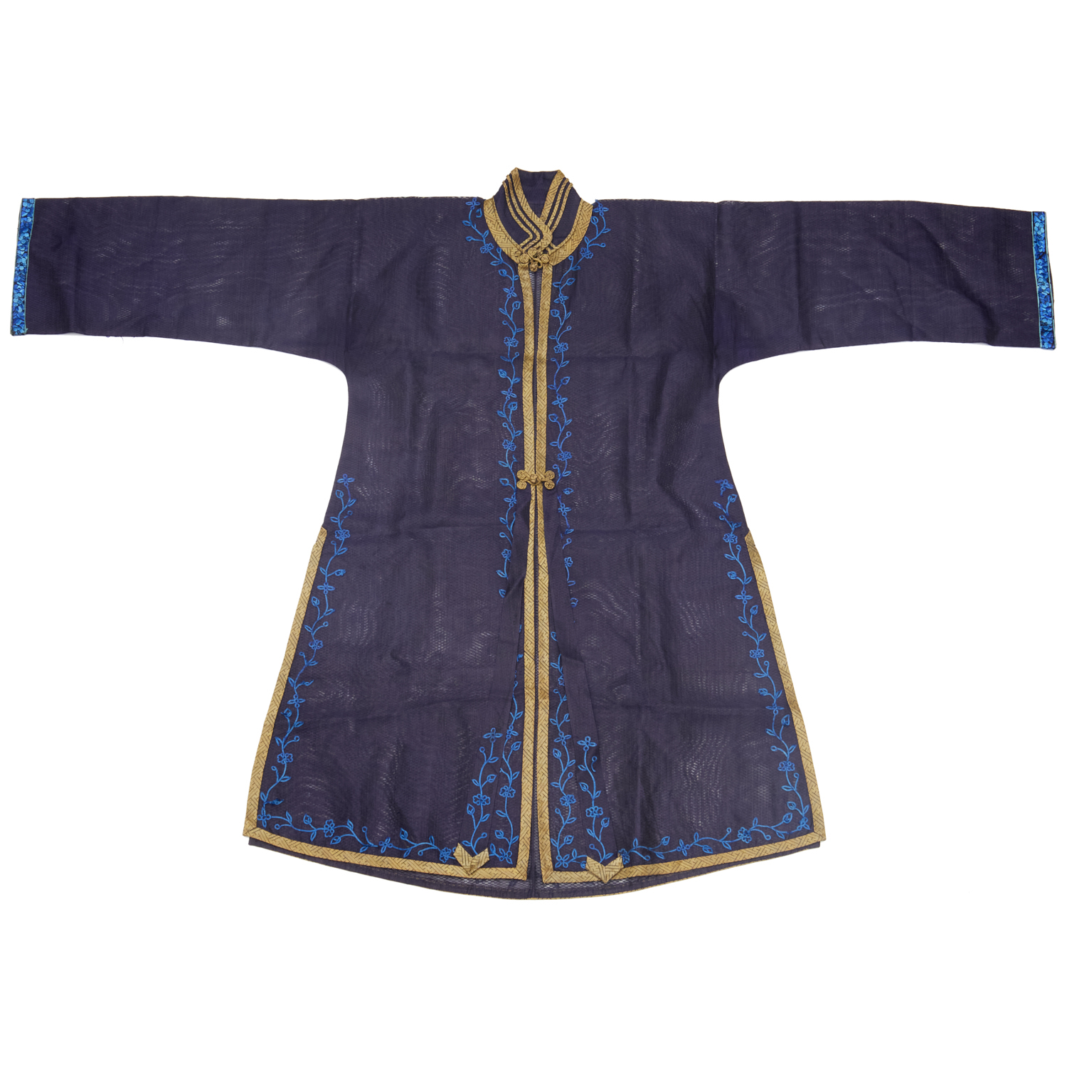CHINESE EMBROIDERED SILK ROBE Late 30c11b